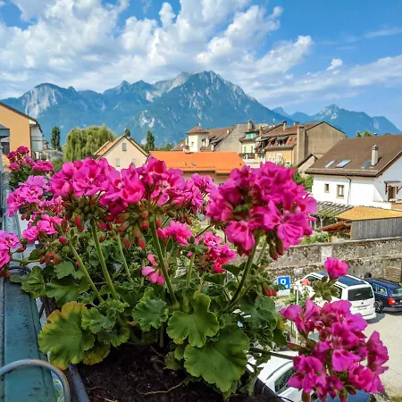 Cozy Getaway In The Heart Of The Swiss Riviera דירה
